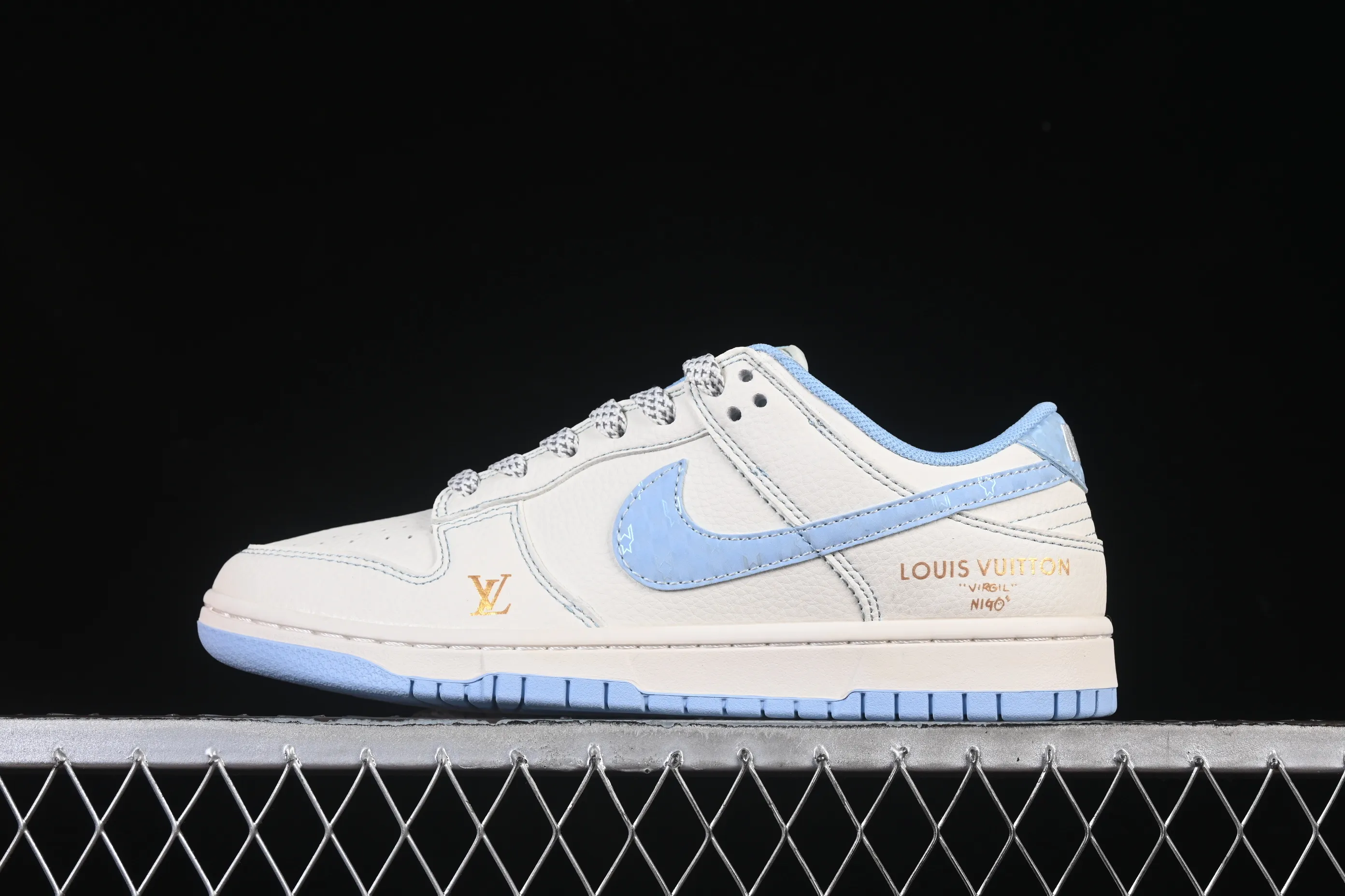 All categories Nk SB Dunk Series Nk SB Dunk Low High-end customized low-top sneakers Nike SB Dunk Low LV co-branded off-white ice blue gold label Anniversary high-end customized low-top casual sneakers JP1628-005